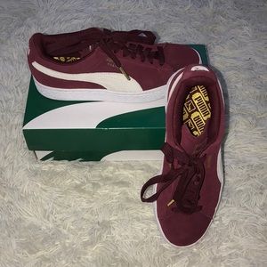 Burgundy pumas